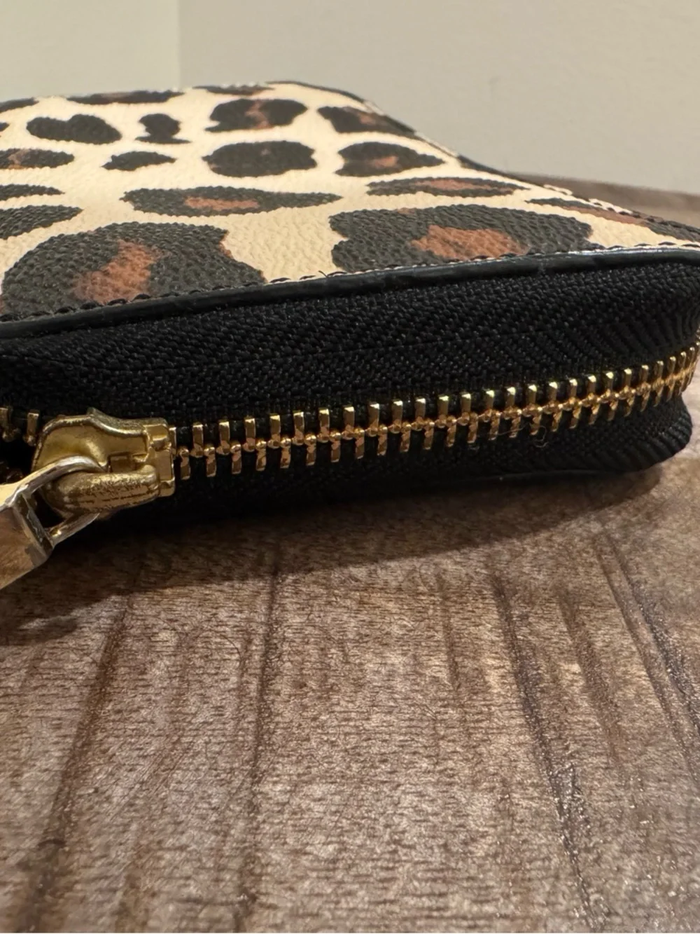 Tory Burch Robinson leopard print wallet - Picture 8 of 11